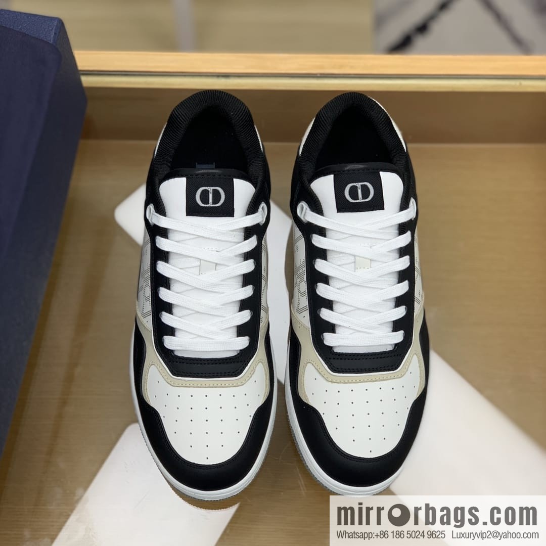 Dior uses black smooth cow leather (fabric) carefully made men's low-top sneakers
