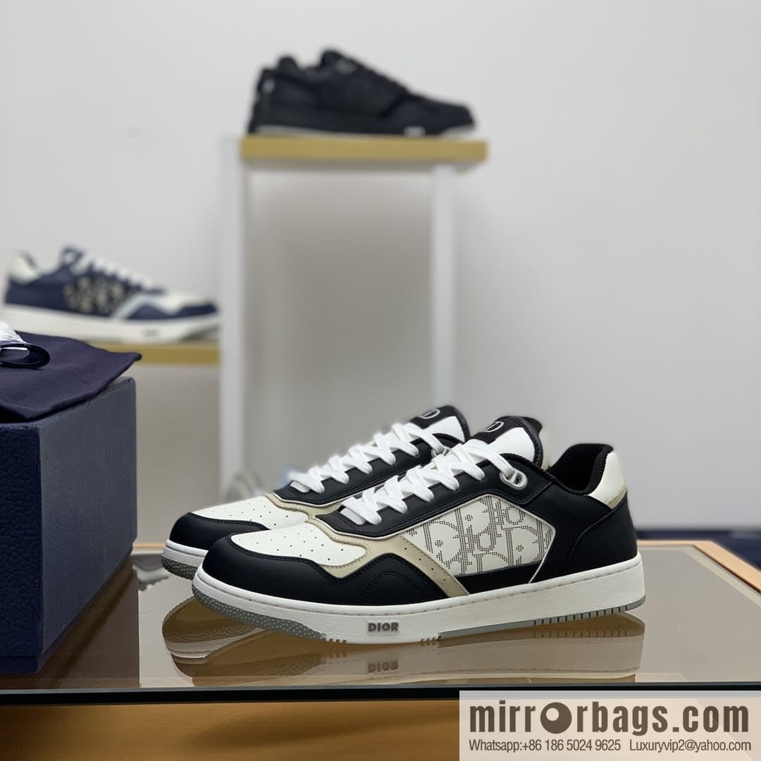 Dior uses black smooth cow leather (fabric) carefully made men's low-top sneakers
