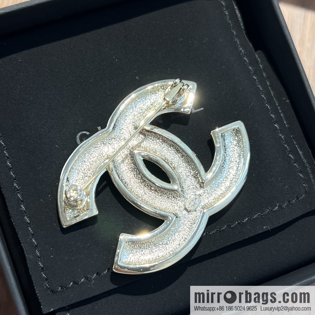 New ☑️ CHANEL Chanel double c diamond brooch