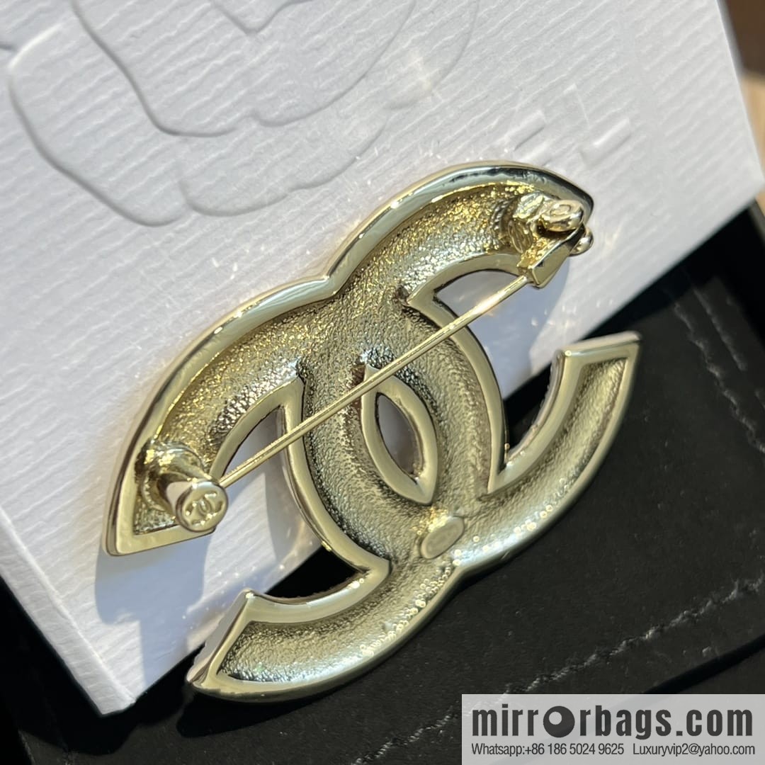 New ☑️ CHANEL Chanel double c diamond brooch