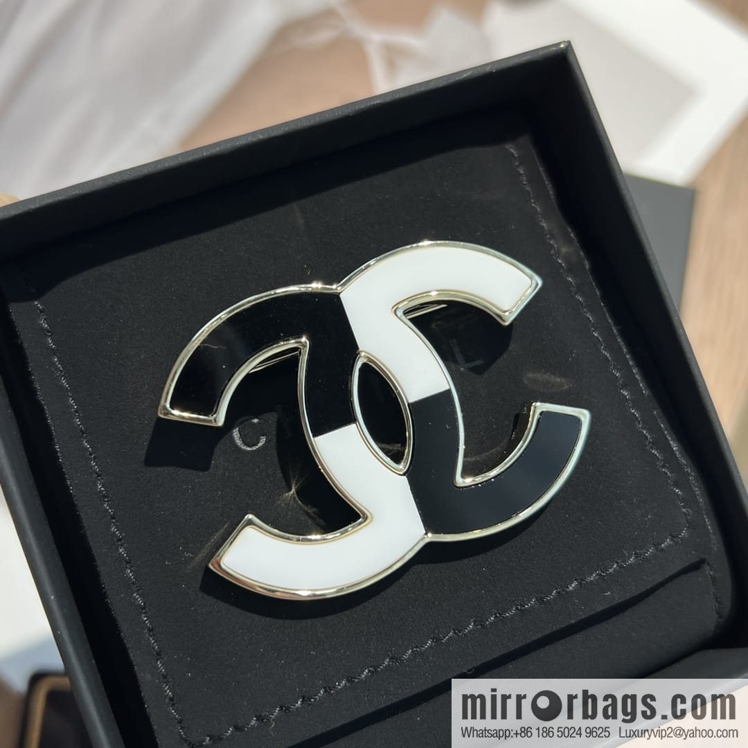 New ☑️ CHANEL Chanel double c black and white brooch