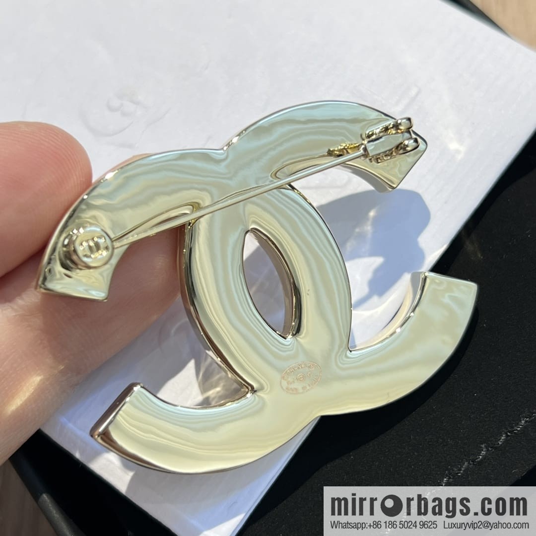 New ☑️ CHANEL Chanel double c black and white brooch