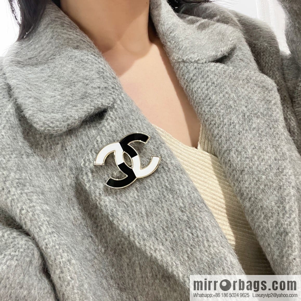 New ☑️ CHANEL Chanel double c black and white brooch