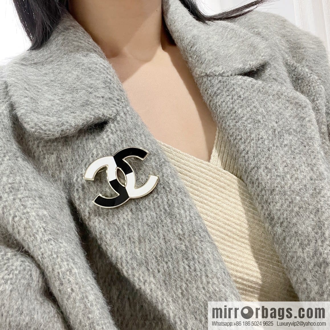 New ☑️ CHANEL Chanel double c black and white brooch
