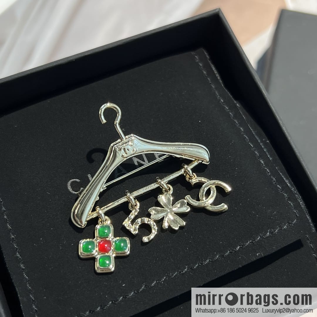 New ☑️ CHANEL Chanel double c hanger fringed brooch