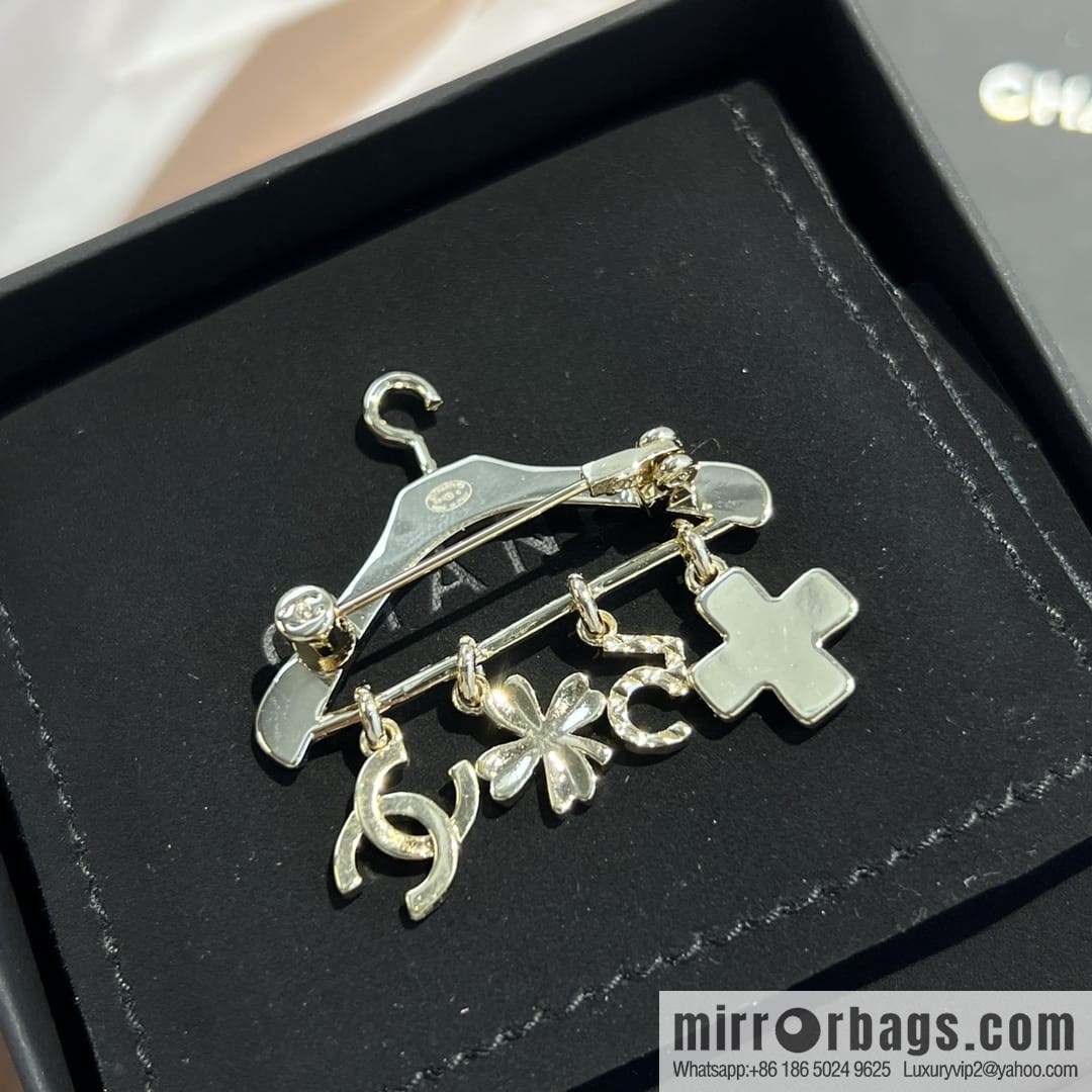New ☑️ CHANEL Chanel double c hanger fringed brooch