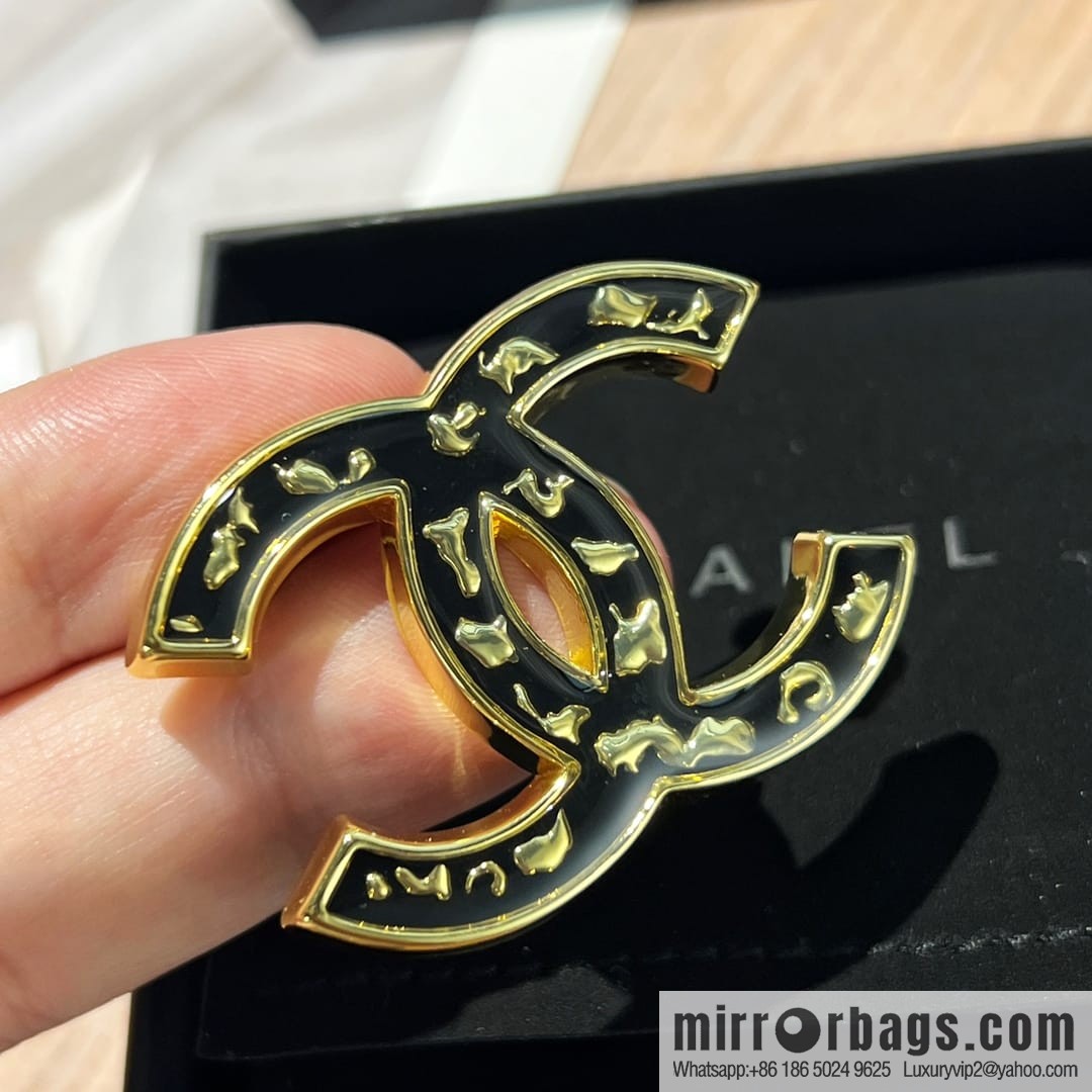 New ☑️ CHANEL Chanel double c glazed enamel black brooch