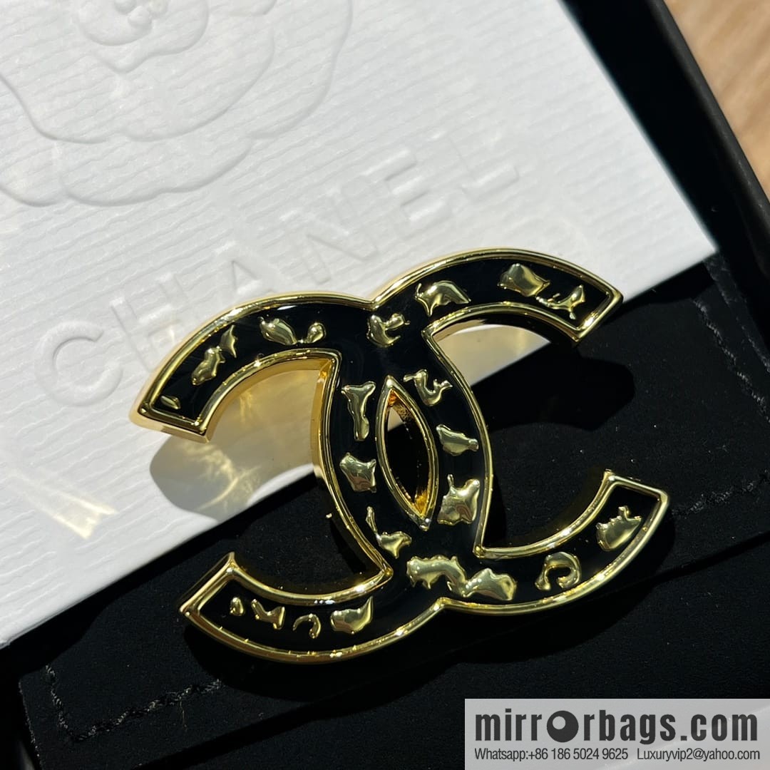 New ☑️ CHANEL Chanel double c glazed enamel black brooch