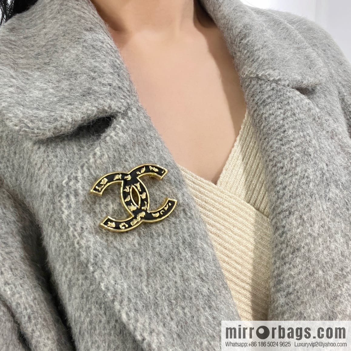 New ☑️ CHANEL Chanel double c glazed enamel black brooch