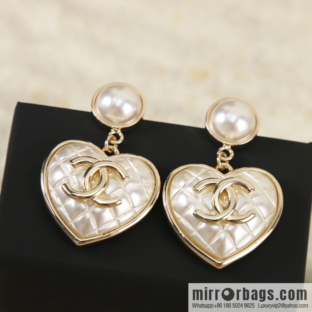 New ☑️ CHANEL Chanel c2 double c rhombus peach heart love stud earrings