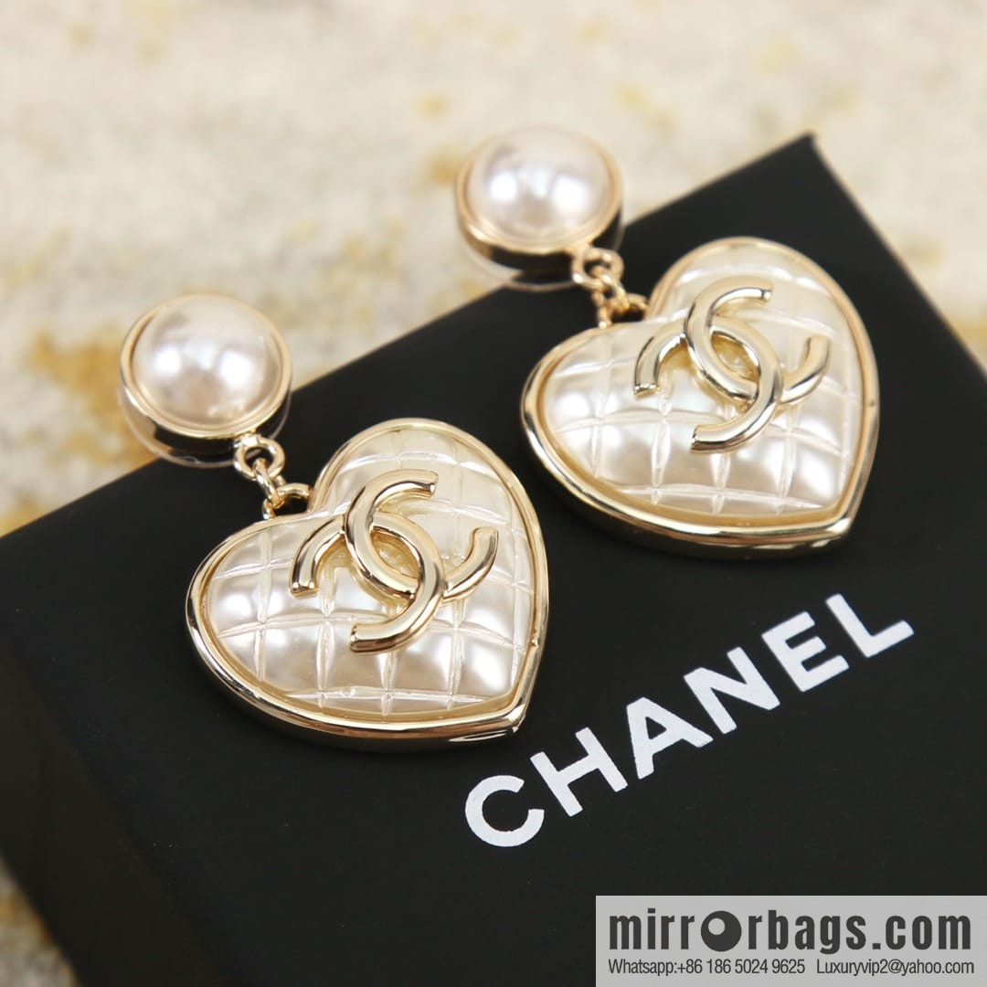New ☑️ CHANEL Chanel c2 double c rhombus peach heart love stud earrings