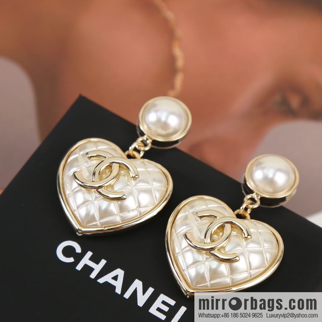 New ☑️ CHANEL Chanel c2 double c rhombus peach heart love stud earrings