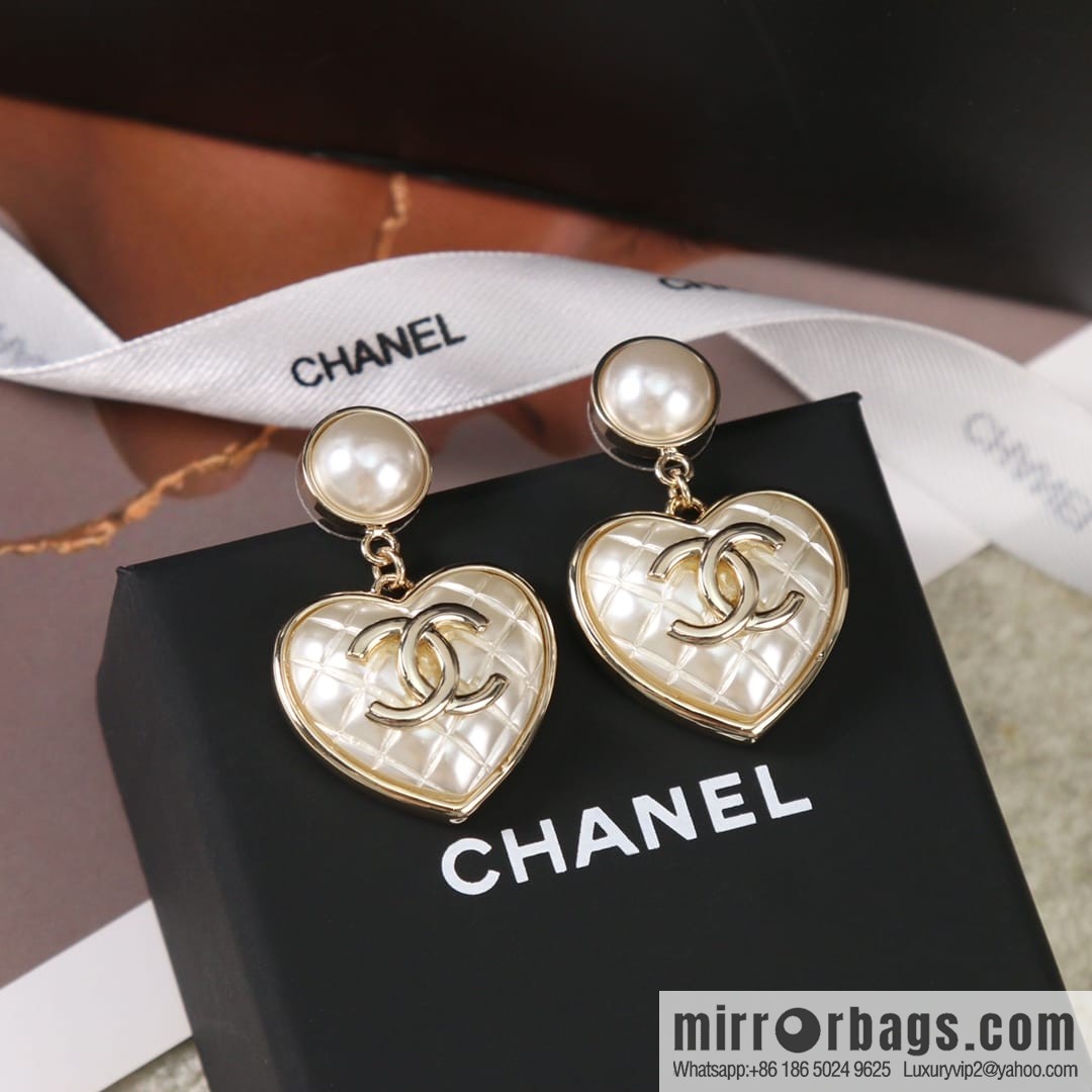 New ☑️ CHANEL Chanel c2 double c rhombus peach heart love stud earrings