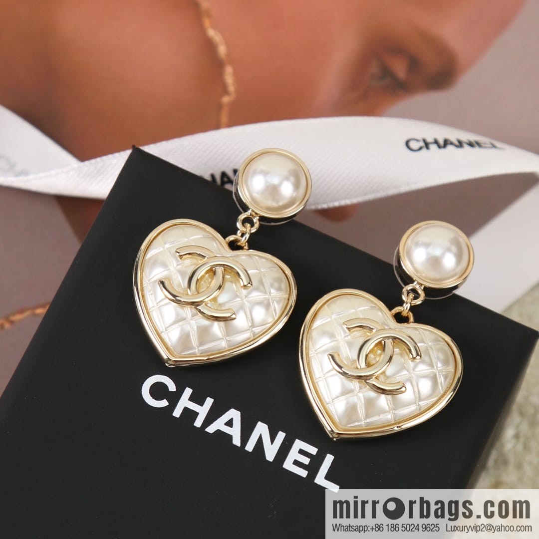 New ☑️ CHANEL Chanel c2 double c rhombus peach heart love stud earrings