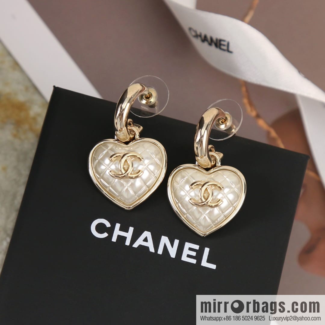 New ☑️ CHANEL Chanel c2 double c rhombus peach heart love stud earrings