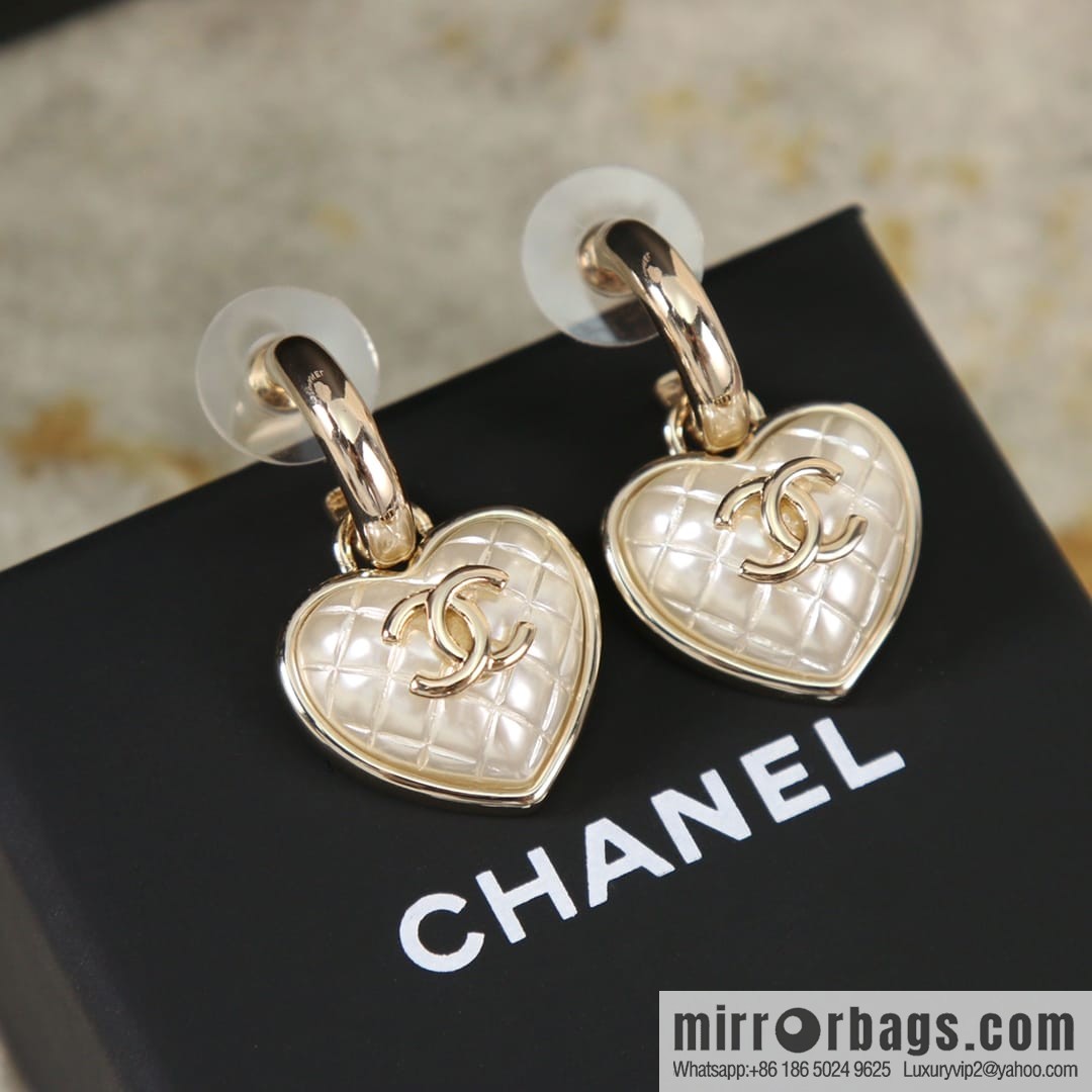 New ☑️ CHANEL Chanel c2 double c rhombus peach heart love stud earrings