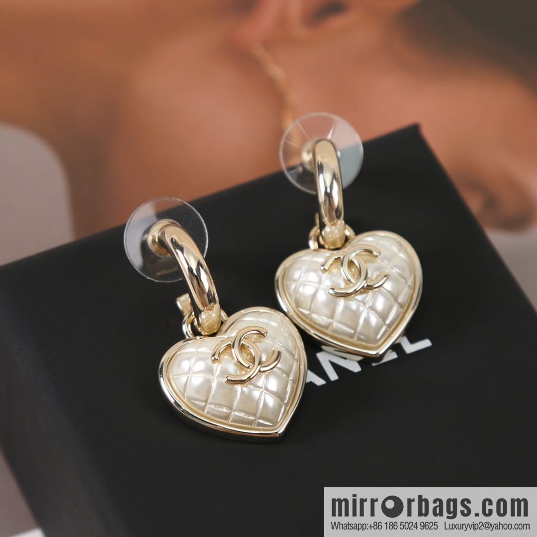 New ☑️ CHANEL Chanel c2 double c rhombus peach heart love stud earrings