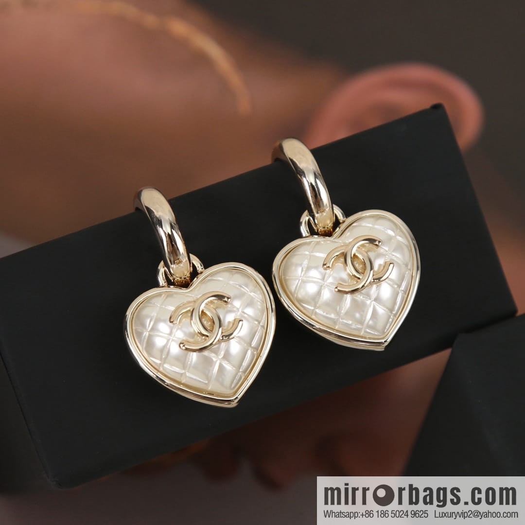 New ☑️ CHANEL Chanel c2 double c rhombus peach heart love stud earrings
