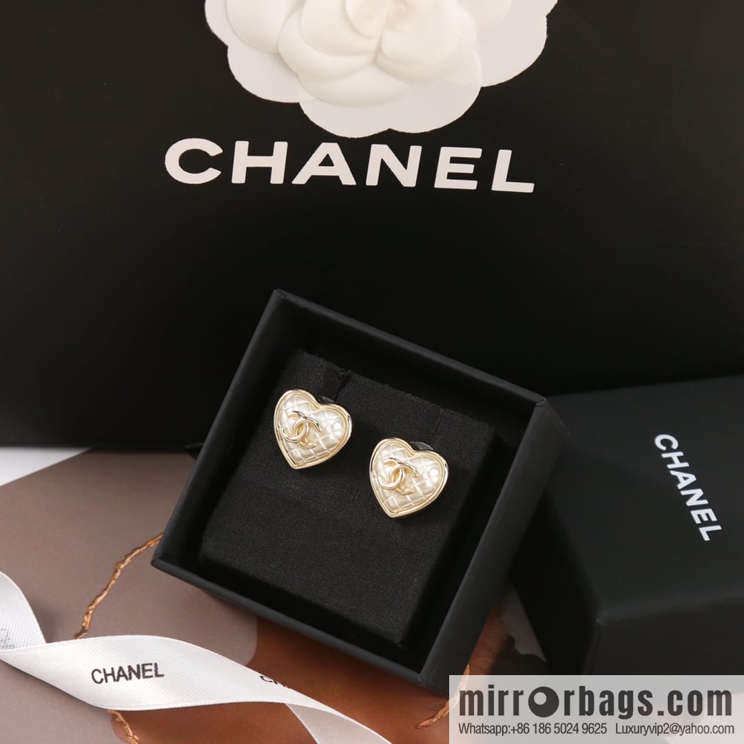 New ☑️ CHANEL Chanel c1 double c rhombus peach heart love stud earrings