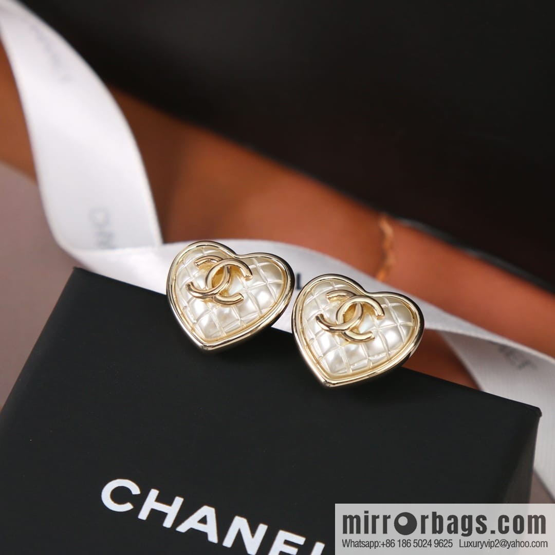 New ☑️ CHANEL Chanel c1 double c rhombus peach heart love stud earrings
