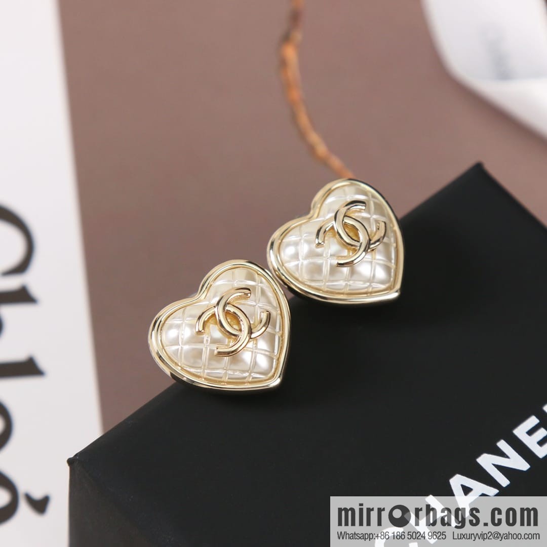 New ☑️ CHANEL Chanel c1 double c rhombus peach heart love stud earrings
