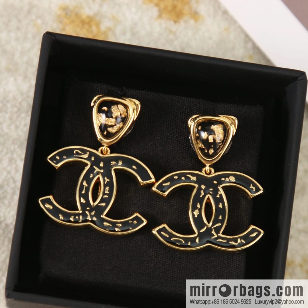 New ☑️ CHANEL Chanel c2 double c triangle gold edge stud earrings