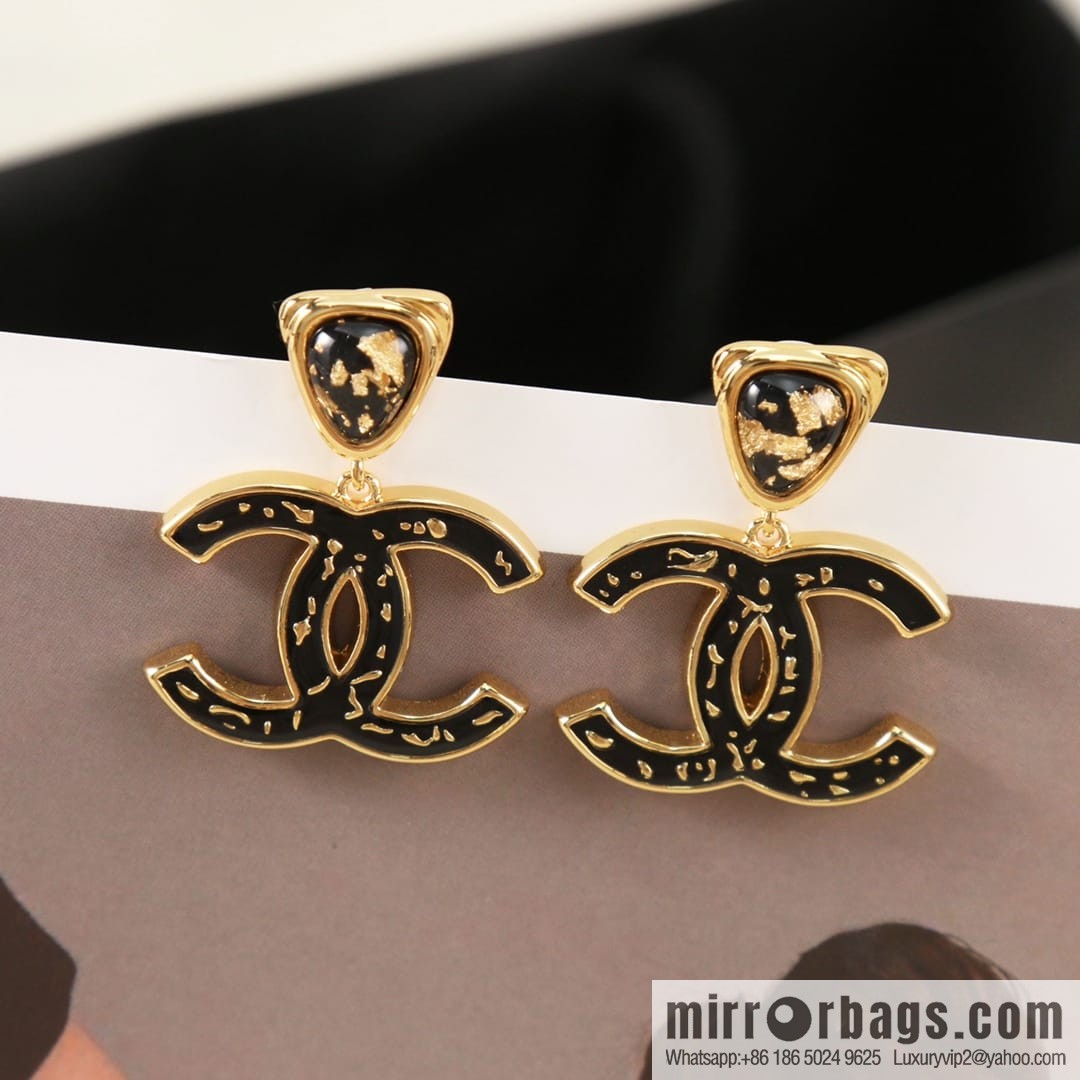New ☑️ CHANEL Chanel c2 double c triangle gold edge stud earrings