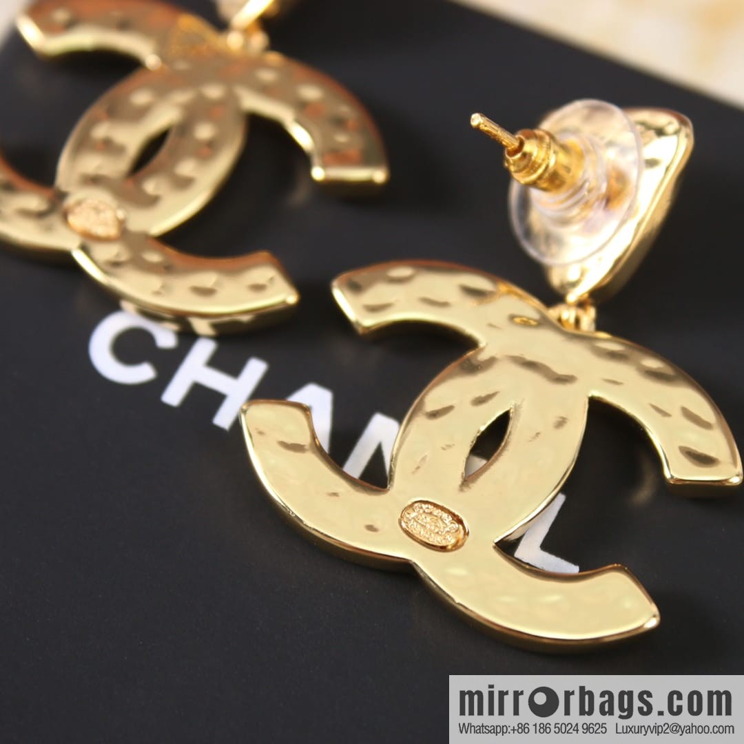 New ☑️ CHANEL Chanel c2 double c triangle gold edge stud earrings