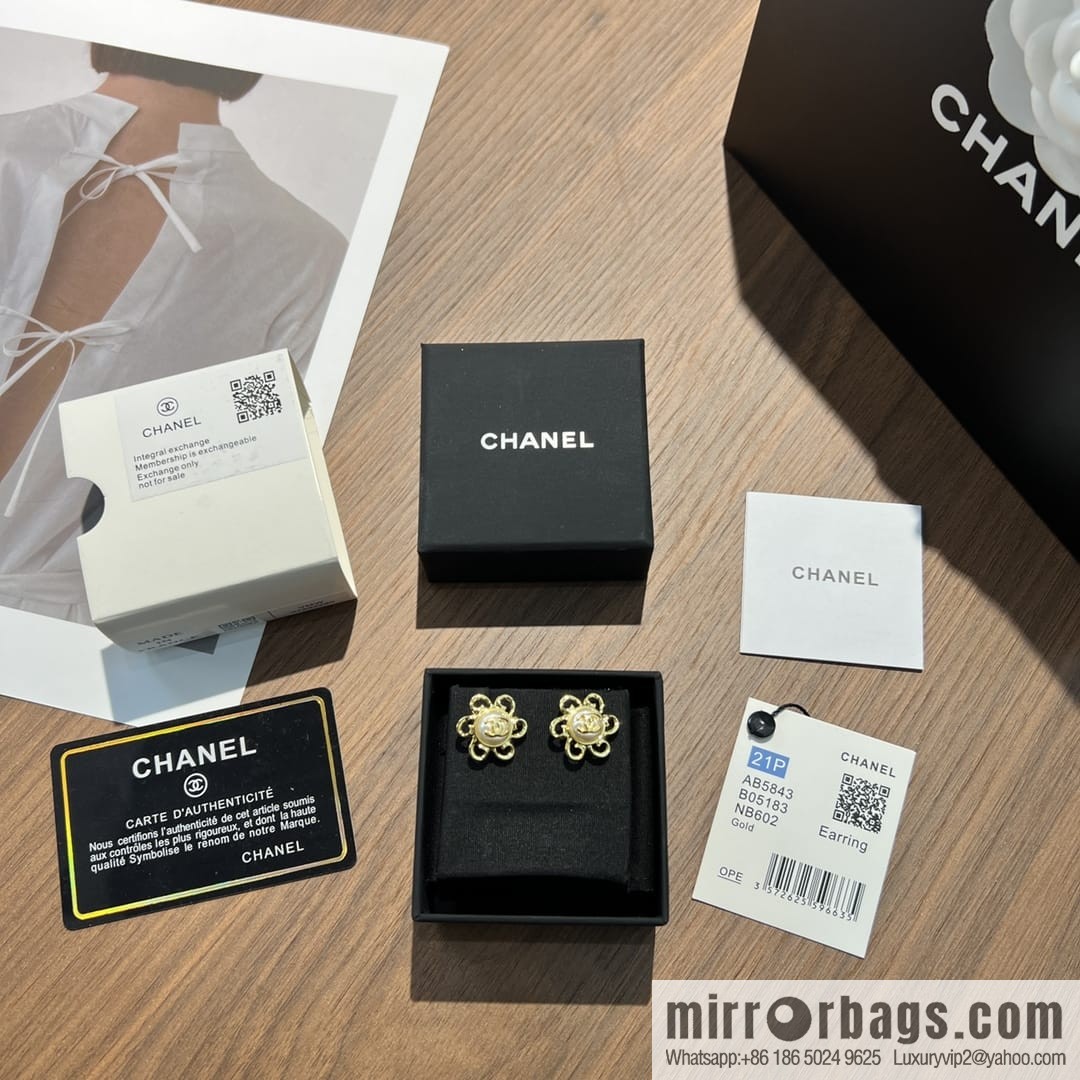 New ☑️ CHANEL Chanel c1 double c gold flower stud earrings
