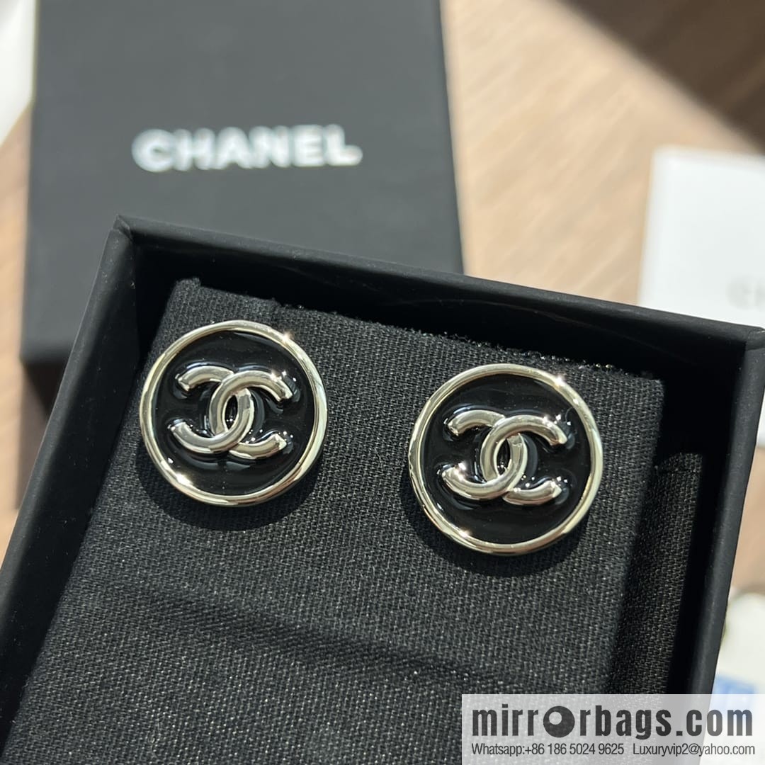 New ☑️ CHANEL Chanel c1 double c round black stud earrings