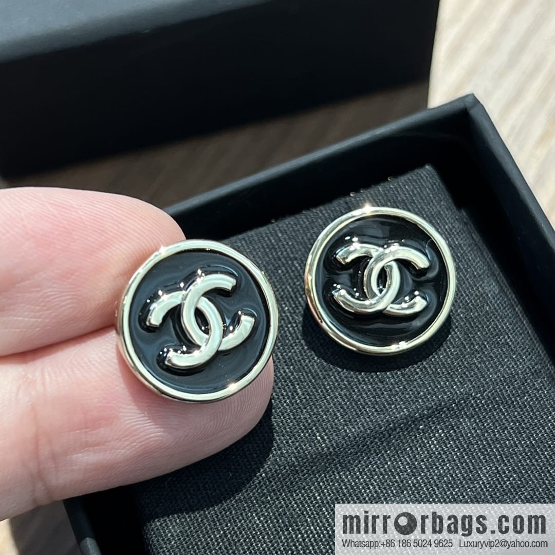 New ☑️ CHANEL Chanel c1 double c round black stud earrings
