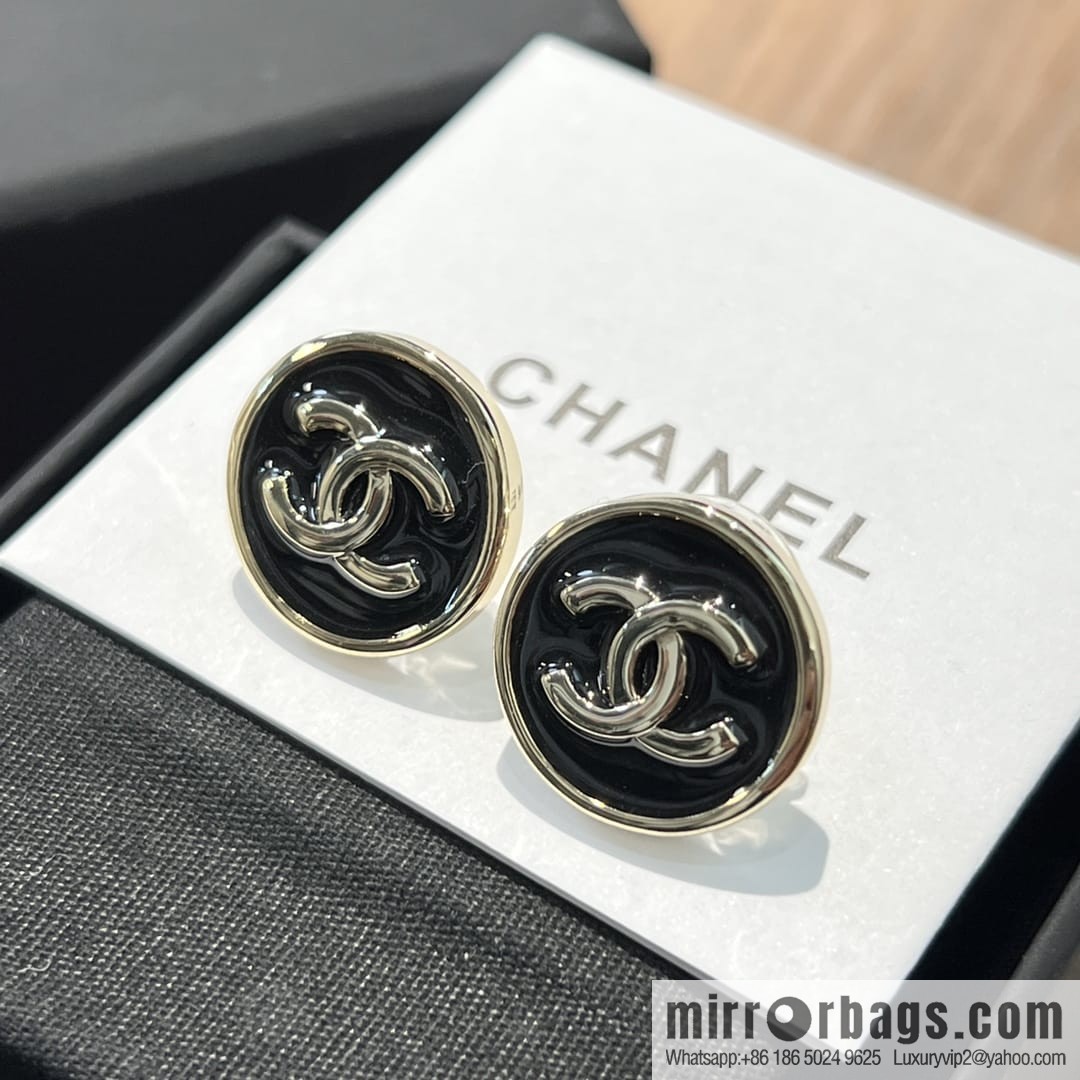 New ☑️ CHANEL Chanel c1 double c round black stud earrings
