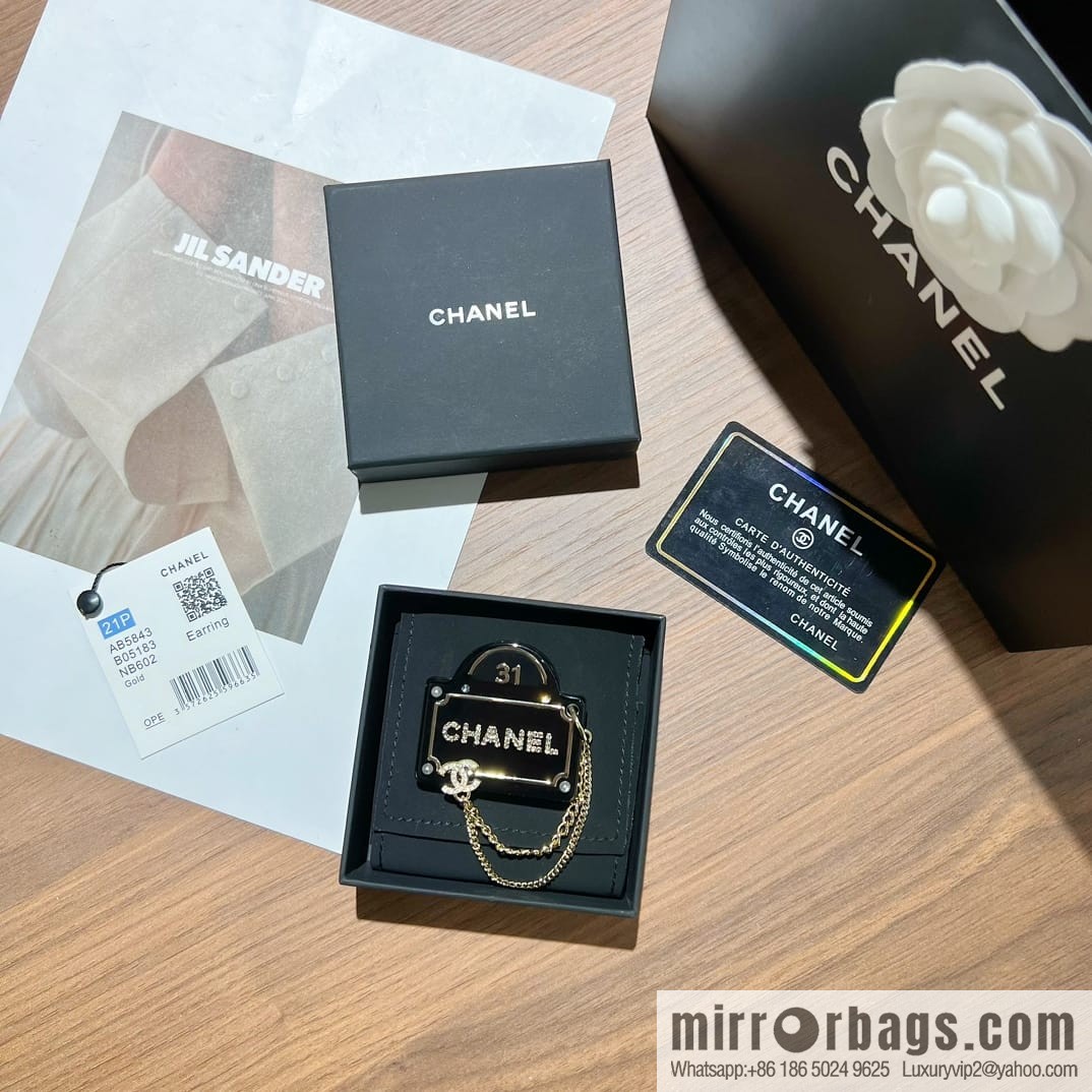 New ☑️ CHANEL Chanel black brooch chain strap shopping bag brooch