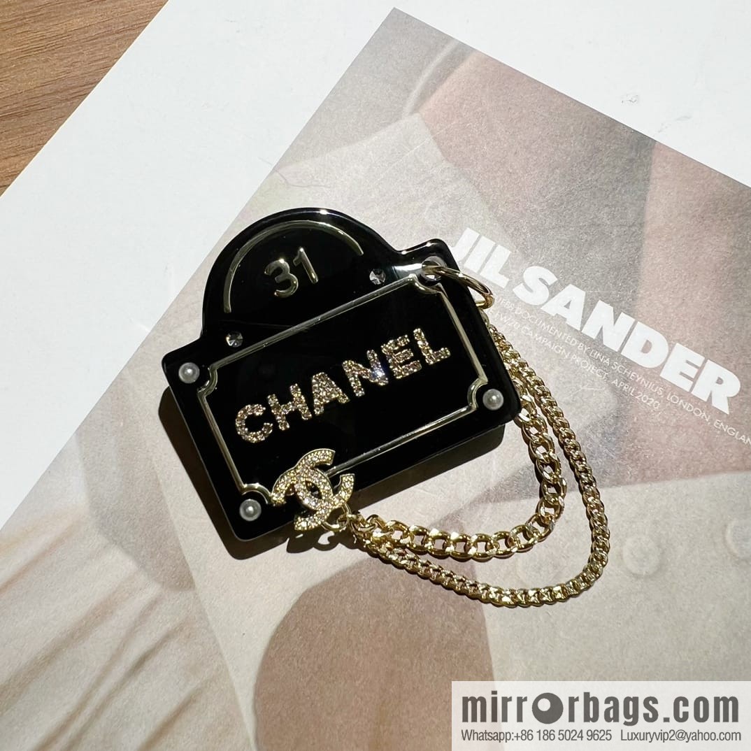 New ☑️ CHANEL Chanel black brooch chain strap shopping bag brooch