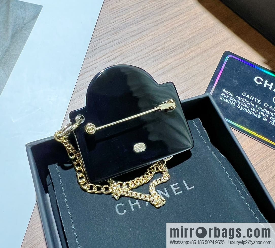 New ☑️ CHANEL Chanel black brooch chain strap shopping bag brooch