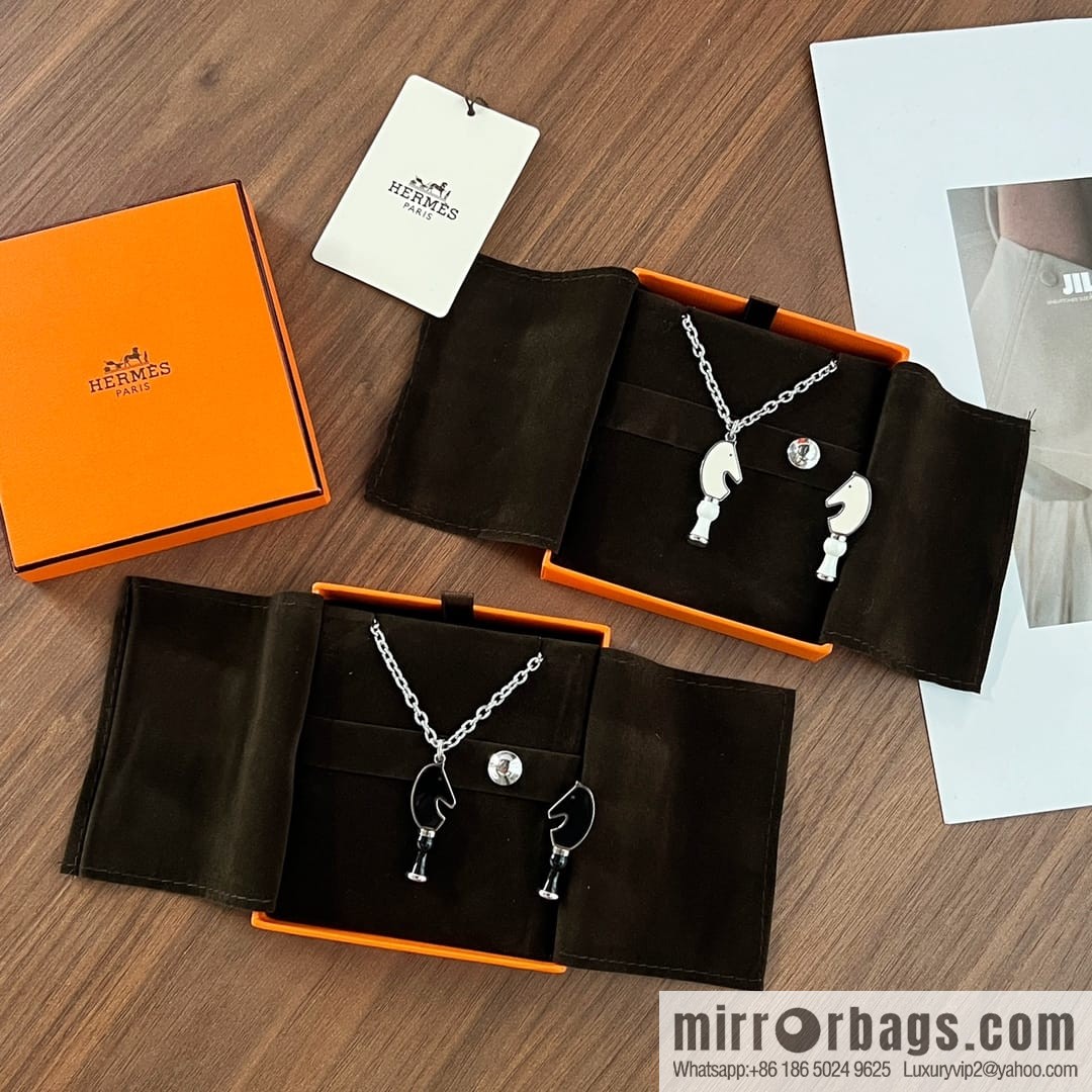 Hermès Cavalier horse head, chess necklace
