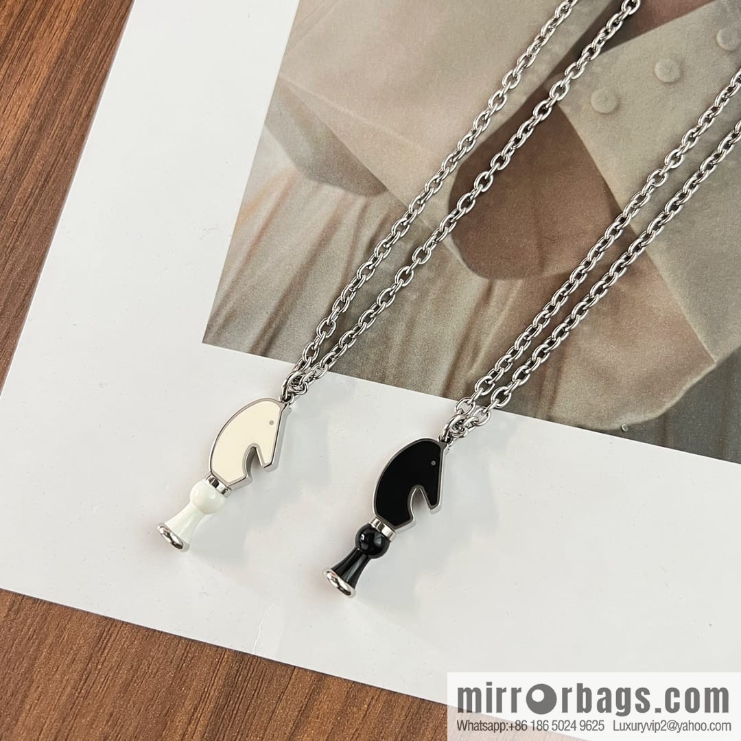 Hermès Cavalier horse head, chess necklace