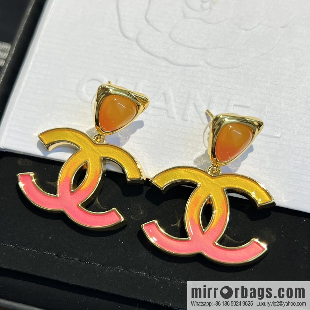 New ☑️ CHANEL Chanel c2 double c gradual change pink stud earrings
