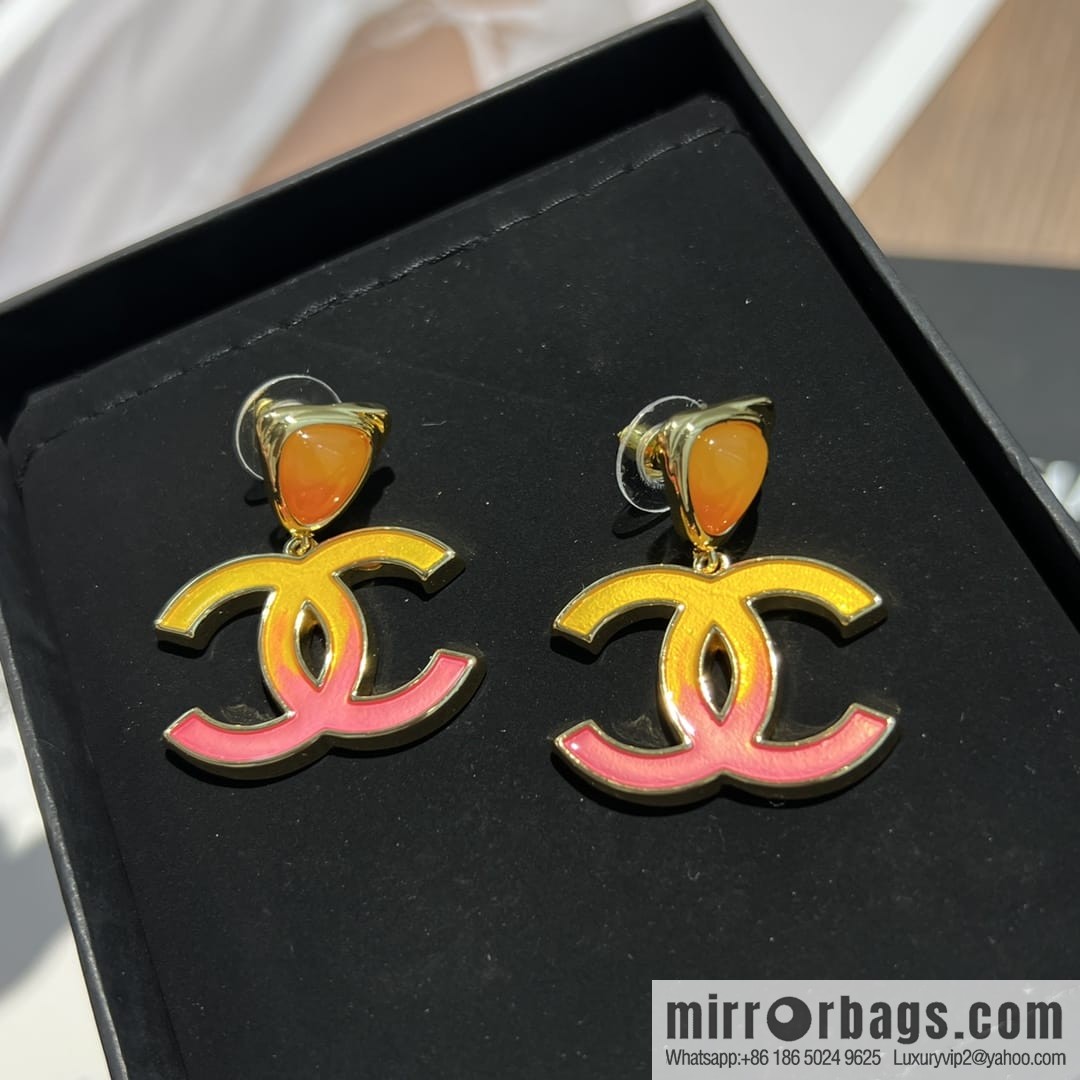 New ☑️ CHANEL Chanel c2 double c gradual change pink stud earrings