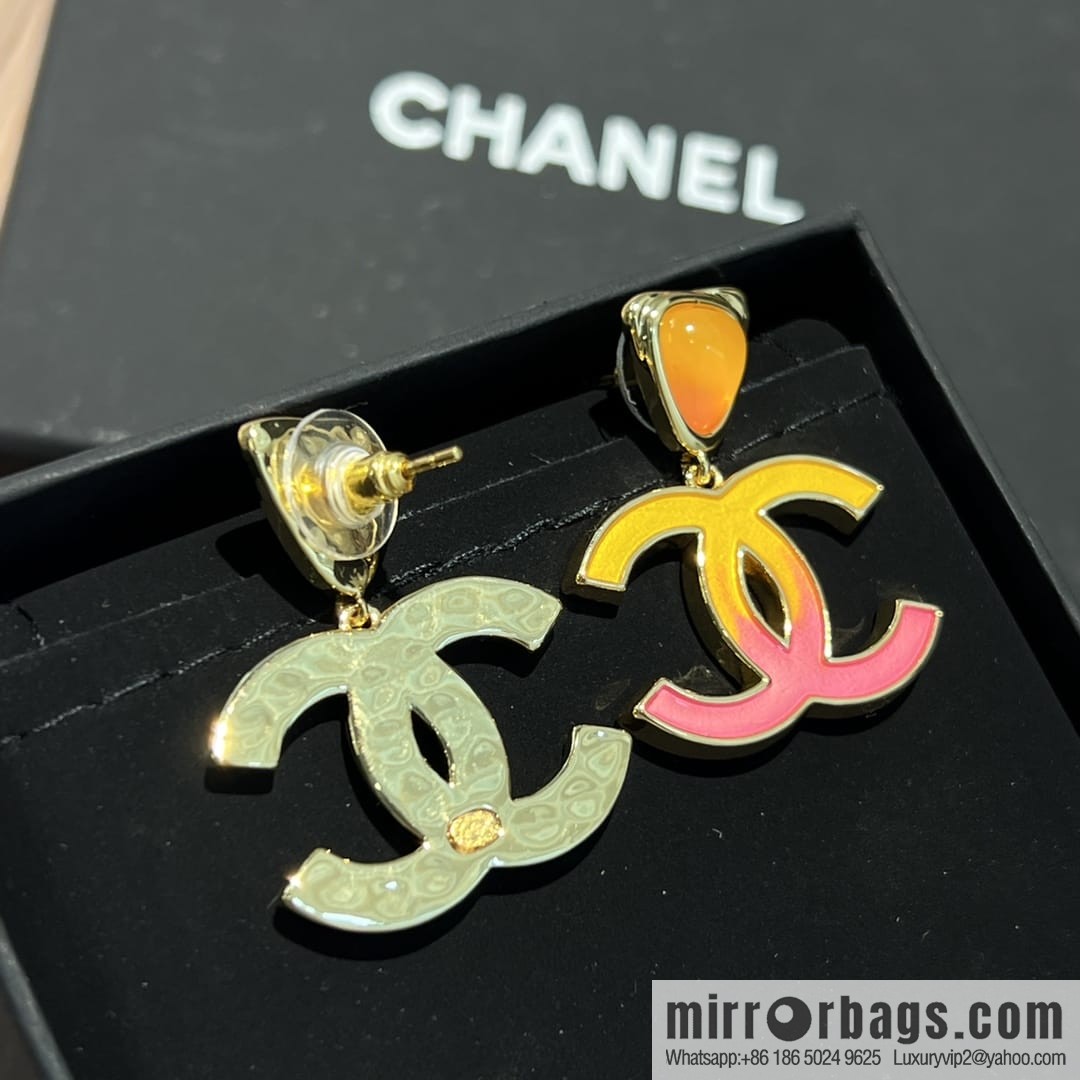 New ☑️ CHANEL Chanel c2 double c gradual change pink stud earrings