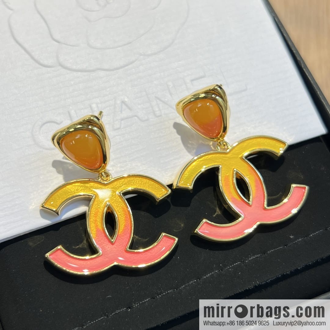 New ☑️ CHANEL Chanel c2 double c gradual change pink stud earrings