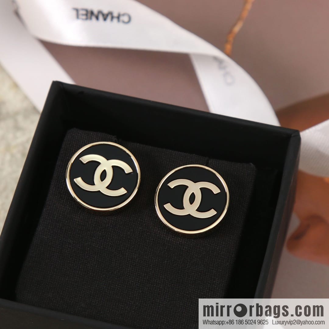 New ☑️ CHANEL Chanel c1 double c round stud earrings