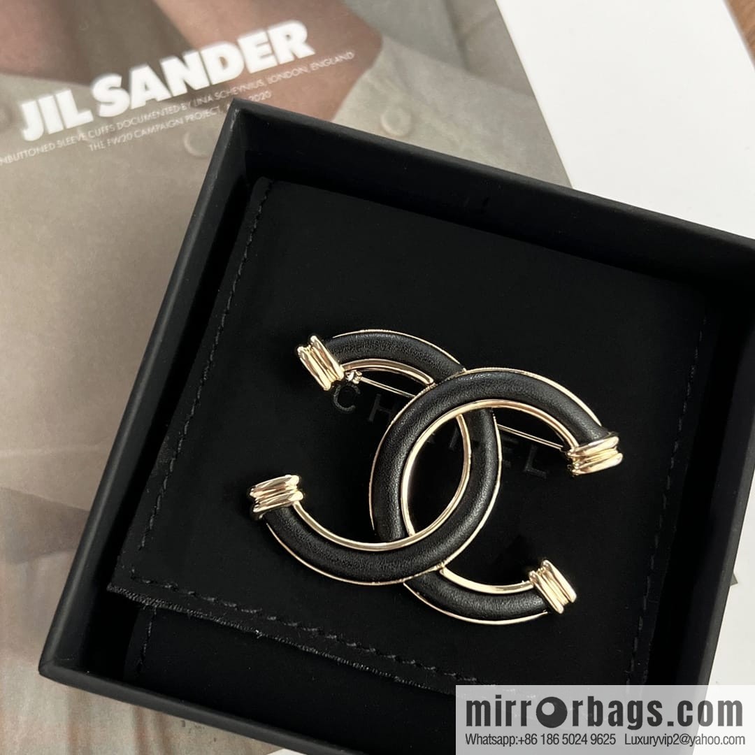New ☑️ CHANEL Chanel double c black leather brooch necklace