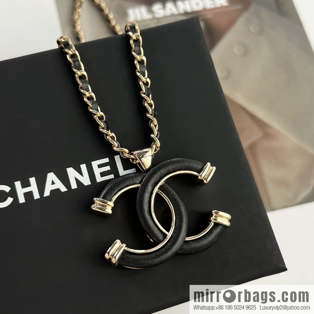 New ☑️ CHANEL Chanel double c black leather brooch necklace