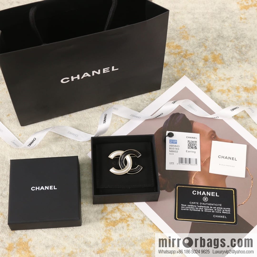 New ☑️ CHANEL Chanel double c black and white brooch