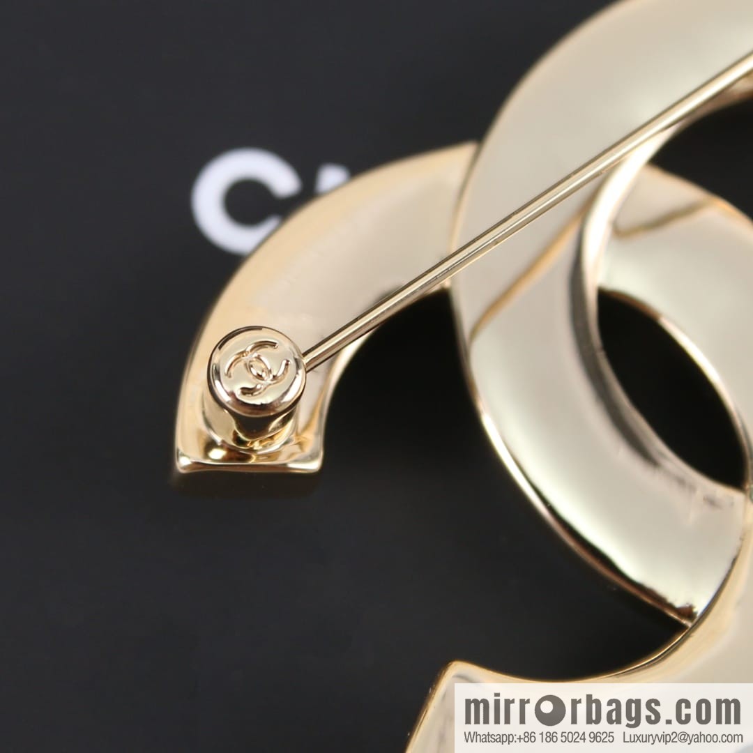 New ☑️ CHANEL Chanel double c black and white brooch