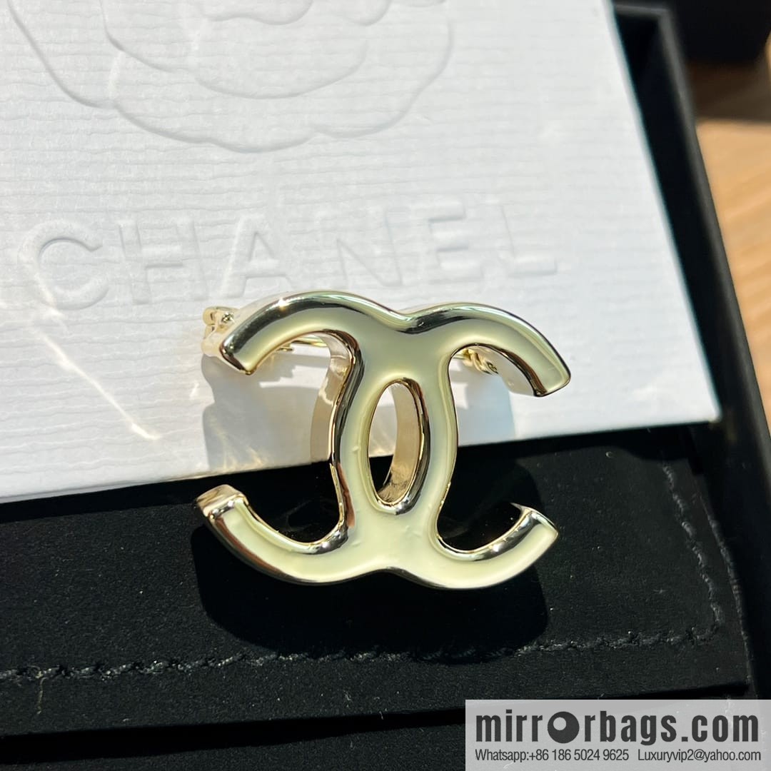 New ☑️ Chanel double c gold brooch