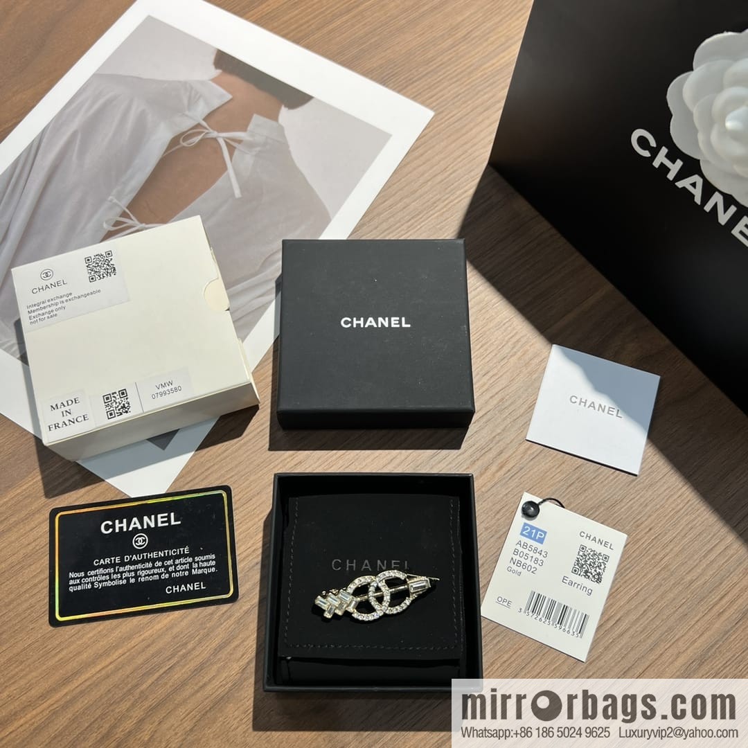 New ☑️ CHANEL Chanel double c arrow brooch