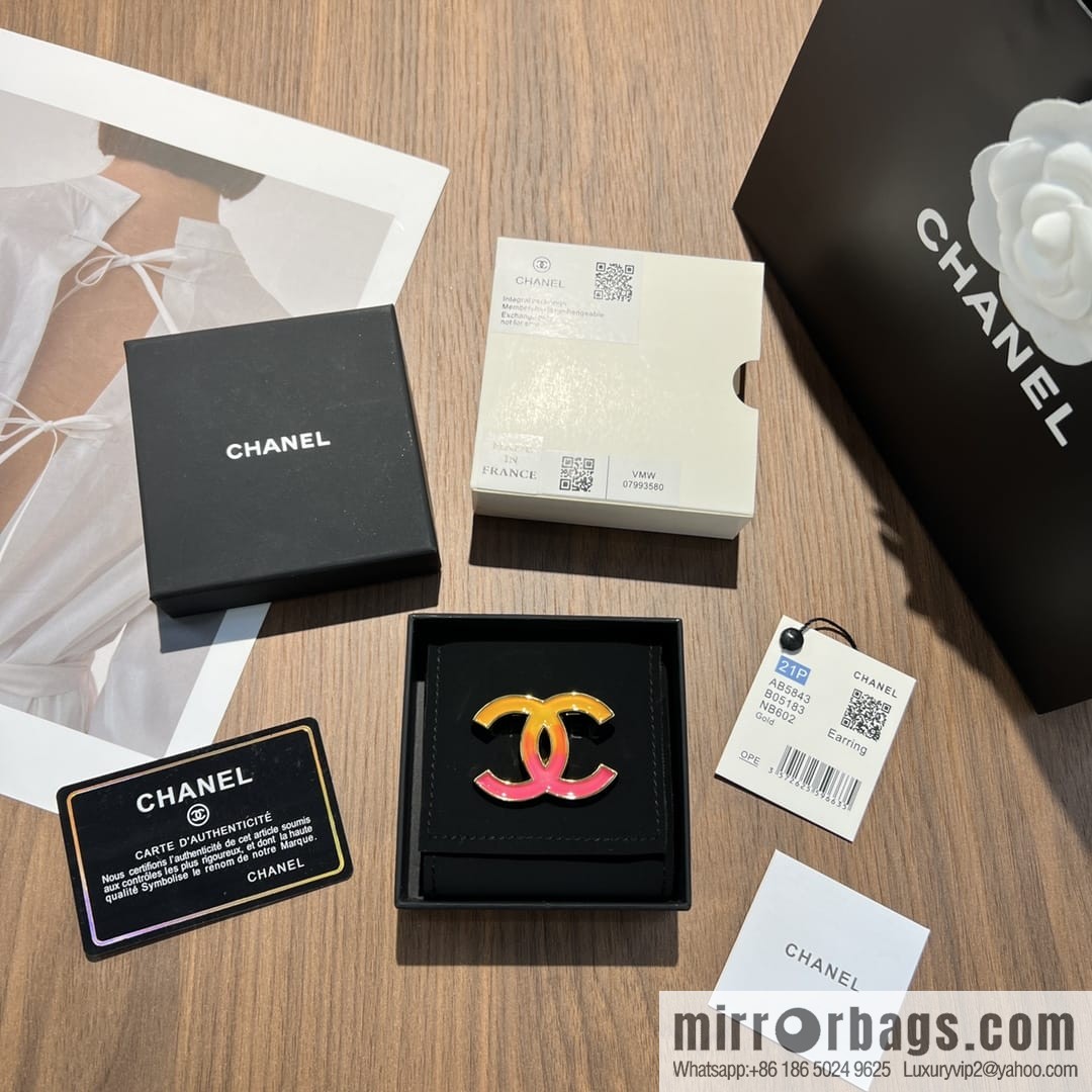 New ☑️ CHANEL Chanel double c gradual change pink brooch