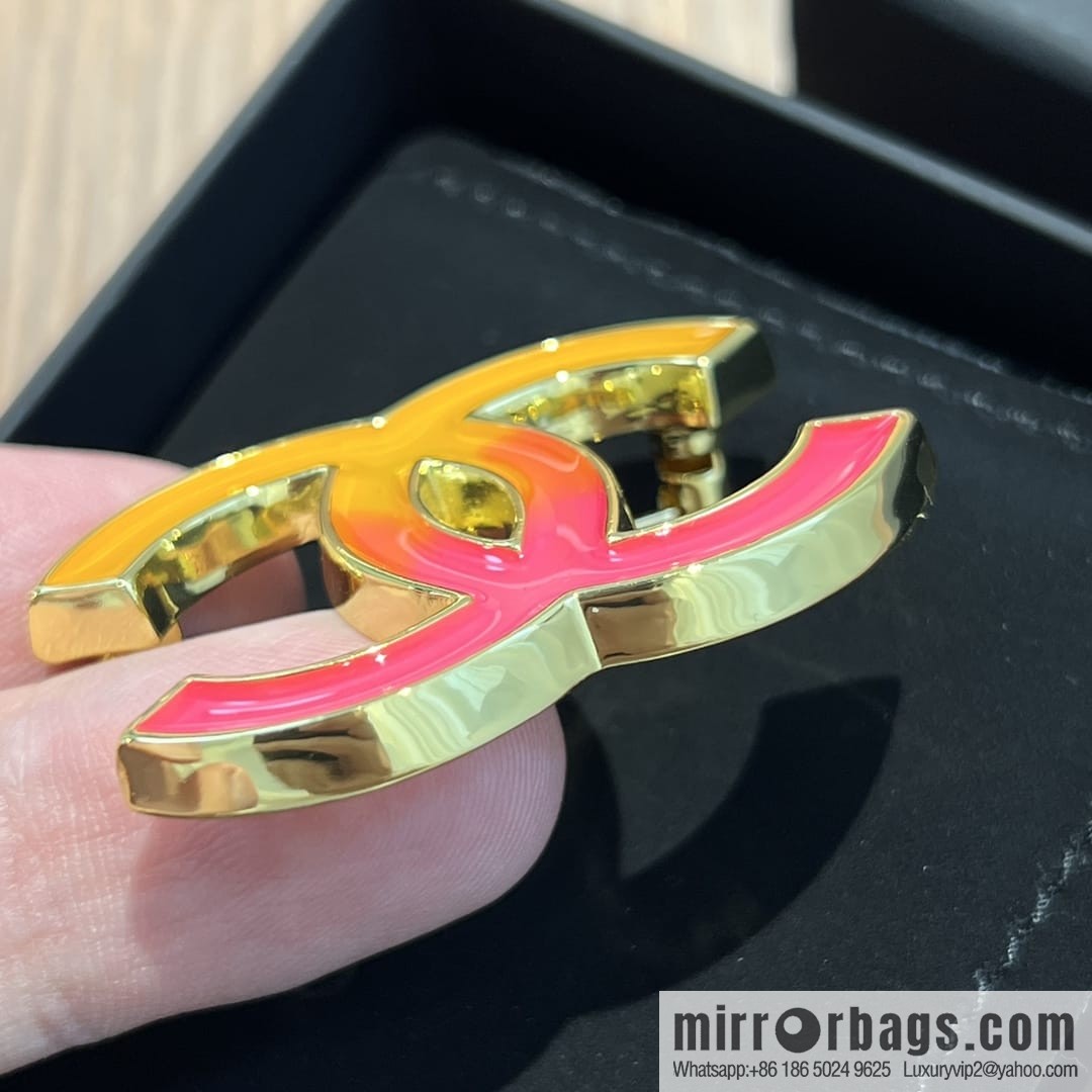 New ☑️ CHANEL Chanel double c gradual change pink brooch